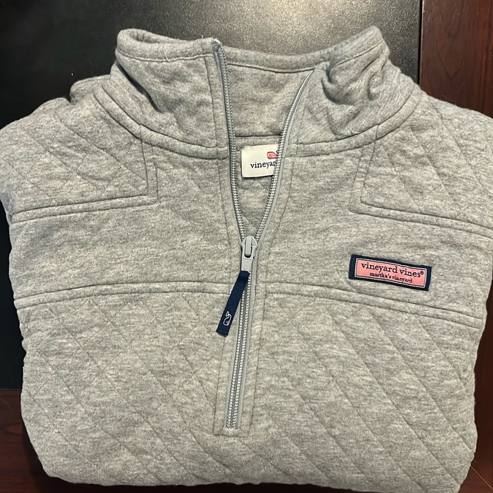 Vineyard vines sweatshirt